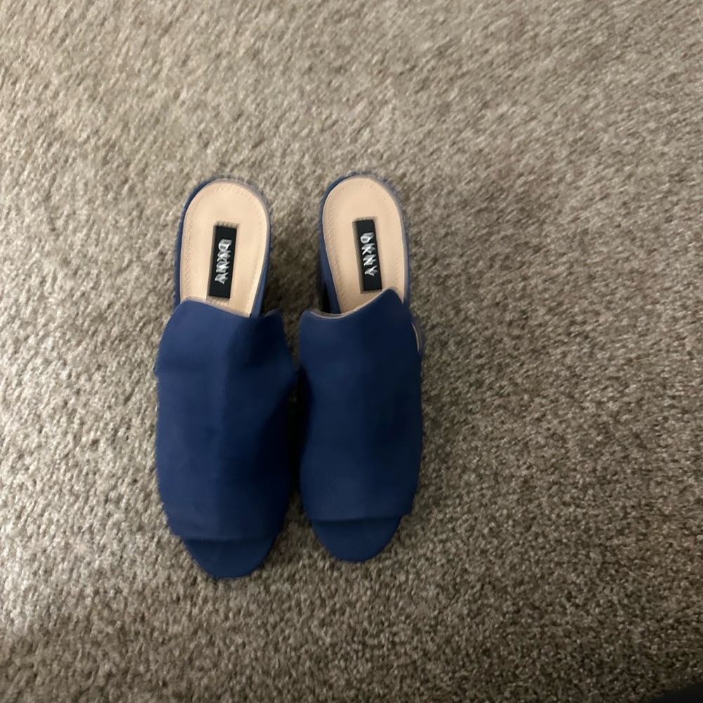 DKNY Women's Elegant Blue Mules